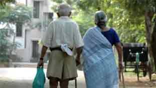 सबसे डरावना है भारत में बूढ़ा होना !