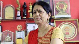 रजनीकांत से कम नहीं हैं रजनी पंडित !