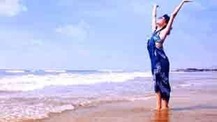 क्या होता है जब एक जवान लड़की अपने दोस्तों के साथ गोवा जाती है...