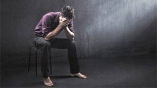 देखिए कैसे भारतीय माता-पिता अपने बेटों को गड्ढे में ढकेलते हैं...