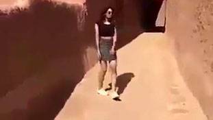 बेली डांस पर झूमने वाले बद्दू खुलूद के मिनी स्कर्ट से खफा क्‍यों हैं ?