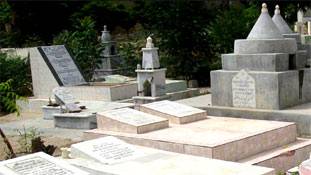 पाकिस्तान के हिंदू शवों को दफनाते क्यों हैं ?