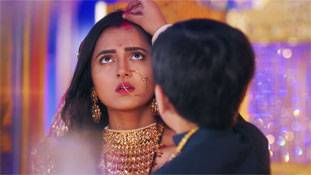 इस बार टीआरपी की अंधी दौड़ का शिकार आपकी अगली पीढ़ी है