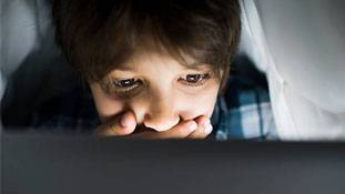 करें लोगों को आगाह... इस तरह दिया जाता है ब्लू व्हेल चैलेंज!