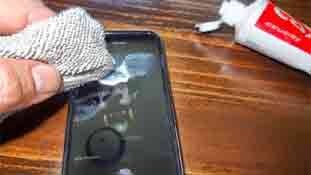 घर में रखे सामान से ऐसे करें फोन, लैपटॉप या बाइक को साफ, दूर होंगे स्क्रैच..