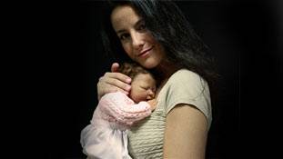 जो मां नहीं बन सकतीं उनके लिए ये तोहफा है या मजाक