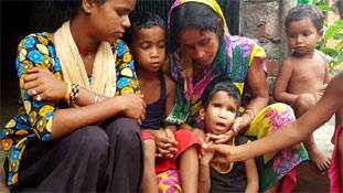 गोरखपुर के मानवेला गांव के जानलेवा गांव में बदल जाने की हकीकत