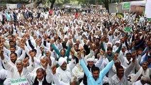 बाहुबल के आधार पर बंटता आरक्षण !