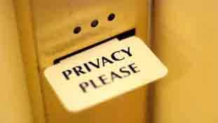 कुछ नहीं रहा प्राइवेट.. फिर भी चाहिए राइट टू प्राइवेसी...