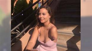 टिंडर पर एक बायो अपडेट ने इस लड़की को स्टार बना दिया