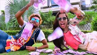 ढिंकचैक पूजा इज बैक- कह रही है बापू दे दे थोड़ा कैश!