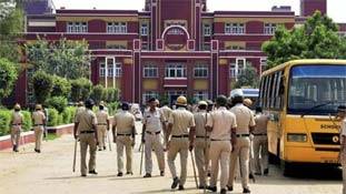 स्कूलों में बच्चों की सुरक्षा पढ़ाई से ज्यादा जरुरी है