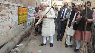 स्वच्छ भारत पाना है तो बापू के चश्मे से देखें