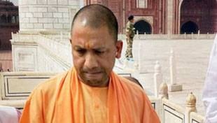 बादशाह की मुहब्बत के साथ ही, ताज के कारीगरों की भी ब्रांडिंग कर आए योगी बादशाह की मुहब्बत के साथ ही, ताज के कारीगरों की भी ब्रांडिंग कर आए योगी