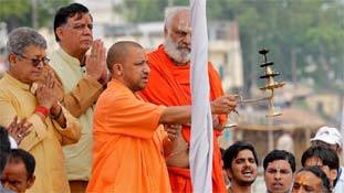 जब सारे हथियार फेल हो जाते हैं तो हिंदुत्व पर लौट आते हैं योगी ! जब सारे हथियार फेल हो जाते हैं तो हिंदुत्व पर लौट आते हैं योगी !