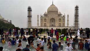 मुगलकालीन मुगालते में रहने की जरूरत नहीं, आखिरकार बोलना ही पड़ेगा - वाह ताज!