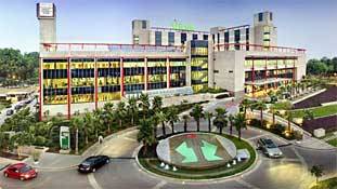 एक डेंगू मरीज के इलाज का खर्च 18 लाख इसलिए होता है...