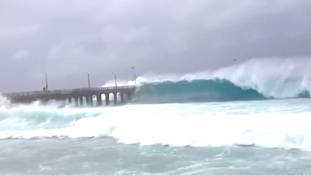 ये ओखी तूफान आया है या मुंबई में प्रलय ?