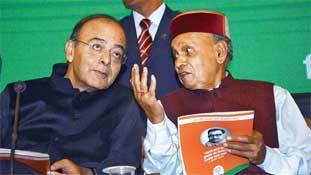 धूमल क्यों भूल रहे हैं कि न तो वो जेटली हैं न ही रुपाणी!