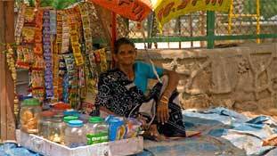 कोर्ट बेचारा क्या करे, जिसे सिगरेट पीनी होगी, गुटखा खाना होगा, वो तो खाएगा ही