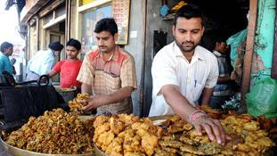 Debate: चाय-पकौड़ा बेचना रोजगार लेकिन कितने लोग इसके लिए तैयार?