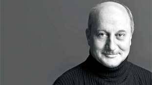 तो क्या पीएम मोदी का चमचा बन, अनुपम ला पाएंगे अपने 