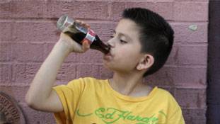 एक कैन कोल्डड्रिंक 10 मिनट के अंदर शरीर में बदल सकता है ये सब...