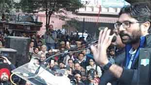 जिग्नेश की दिल्ली रैली में पहुंची भीड़ को मायावती कैसे देख रही होंगी