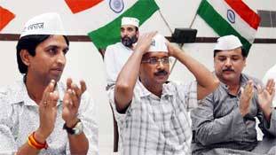 'आप' में कुमार का कद केजरीवाल ने नहीं 'विश्वास' ने गिरा दिया! 'आप' में कुमार का कद केजरीवाल ने नहीं 'विश्वास' ने गिरा दिया!