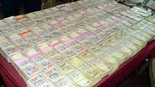 मोदी सरकार की एक चूक के कारण अभी भी चल रहे हैं पुराने 500 और हज़ार के नोट!