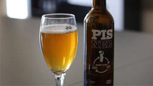 यूरीन से बनाई जा रही है बीयर.. चाव से पी रहे हैं लोग...