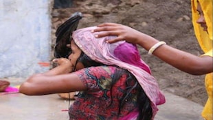 ऐसे अंधविश्वास जो महिलाओं को डायन बना देते हैं.. ऐसे अंधविश्वास जो महिलाओं को डायन बना देते हैं..