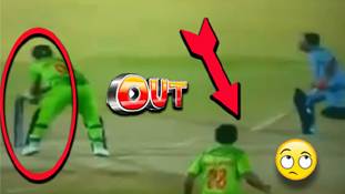 पाक क्रिकेटर जैसे आउट हो रहे हैं, आप भी कहेंगे- 'ये  फिक्‍सर नहीं सुधरेंगे'