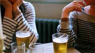 मर्दों की दुनिया में बीयर के अलावा और भी बहुत कुछ वर्जित है महिलाओं के लिए