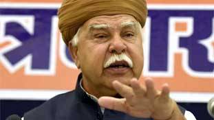 करणी सेना की हालत, आगरा के पंछी पेठे जैसी होती नजर आ रही है!