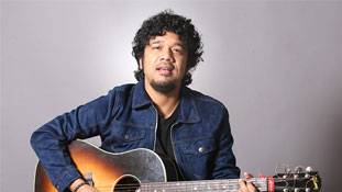 जितना पापोन गलत है, उतना ही उसे सजा दिलाने की जल्दबाजी करने वाले