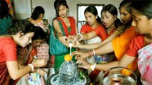 शिवरात्रि पर वैलेन्टाइन डे मनाने वालों को पीटना अहिंदू होगा