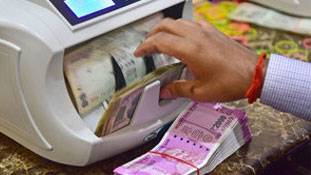 अब जान ही लीजिए, आपके पैसों पर बैंक कैसे करते हैं अपनी कमाई!