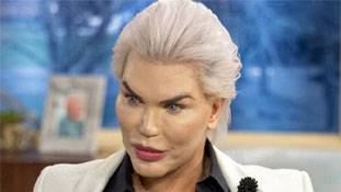 क्या खुद को आर्टिफीशियल दिखाने की भी कोई हद होती है?