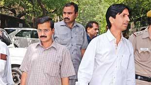 यूं ही विश्वास-संकट बना रहा तो केजरीवाल को माफी मिलने से रही!