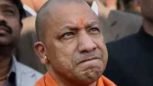 गोरखपुर में तो लगता है योगी ही बीजेपी को ले डूबे