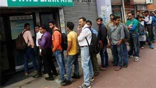 कैश की किल्लत: सरकार ने तो अपनी बड़ी गलती फिर दोहरा दी !