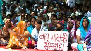 जिस देश में बलात्कारी को बचाने के लिए हवन हों, वहां बलात्कार नहीं होगा क्या?