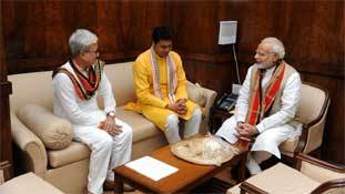 कैसे दो CM लगातार कर रहे हैं पार्टी और PM मोदी की किरकिरी