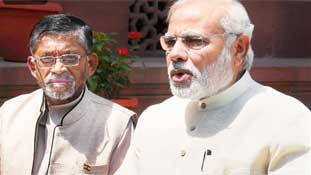 मोदी के मंत्री ने साबित कर दिया - प्रधानमंत्री की चुप्पी कितनी खतरनाक होती है !