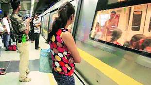 कोई चुपके से वीडियो बना ले तो क्या करना है वो इस लड़की से सीखें...