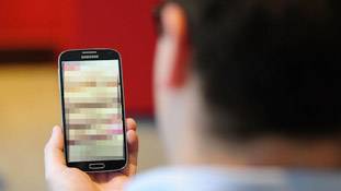 सस्ते स्मार्टफोन और इंटरनेट ने हर हाथ में पोर्न पहुंचा दिया है