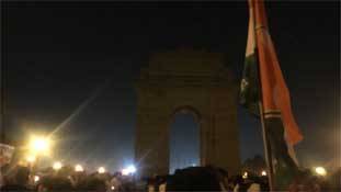 सियासी पिच पर मोदी के लिए खतरे की घंटी है राहुल गांधी का फ्रंट-फुट पर खेलना