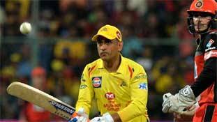 कोहली को अभी धोनी से कप्तानी के कुछ गुर और सीखने चाहिए !