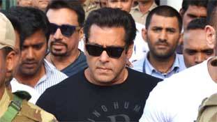 थाना में पांडे जी की बजी सीटी..